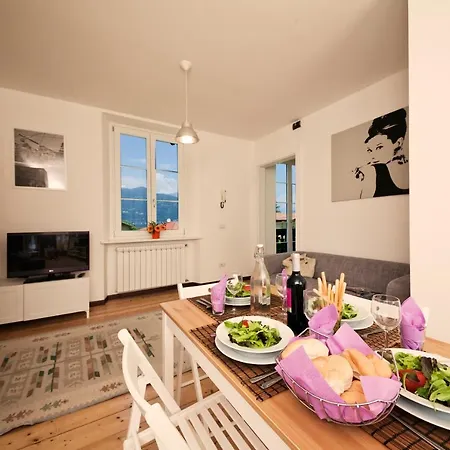 Διαμέρισμα Sleeps 4